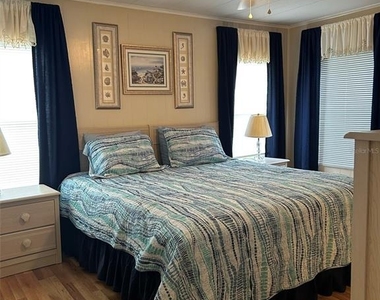 8407 Weatherford Avenue - Photo Thumbnail 7