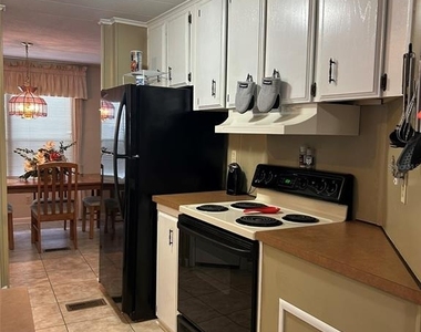 8407 Weatherford Avenue - Photo Thumbnail 6