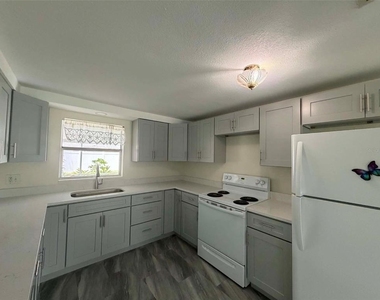 5865 92nd Avenue N - Photo Thumbnail 6