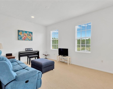 8307 Manor Club Circle - Photo Thumbnail 16