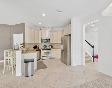 8307 Manor Club Circle - Photo Thumbnail 4