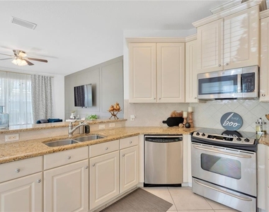 8307 Manor Club Circle - Photo Thumbnail 6