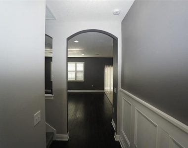 7303 S Shamrock Road - Photo Thumbnail 4