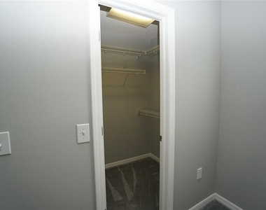 7303 S Shamrock Road - Photo Thumbnail 17