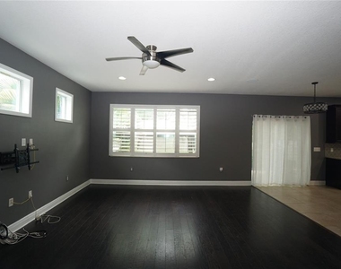 7303 S Shamrock Road - Photo Thumbnail 5