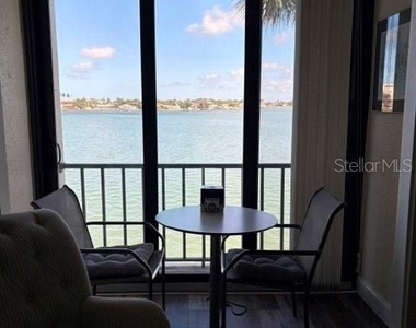 7920 Sun Island Drive S - Photo Thumbnail 12