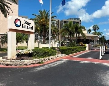 7920 Sun Island Drive S - Photo Thumbnail 18