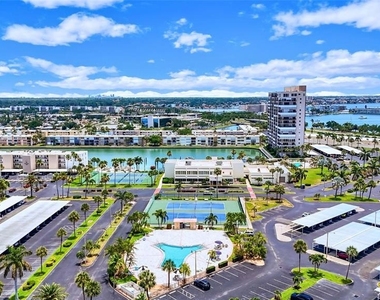 7920 Sun Island Drive S - Photo Thumbnail 28