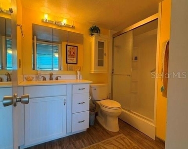 7920 Sun Island Drive S - Photo Thumbnail 9
