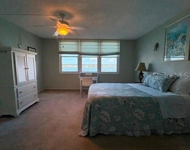 7920 Sun Island Drive S - Photo Thumbnail 8