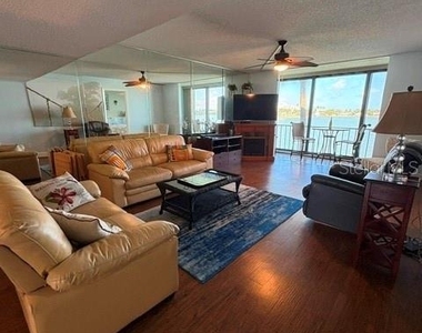 7920 Sun Island Drive S - Photo Thumbnail 6