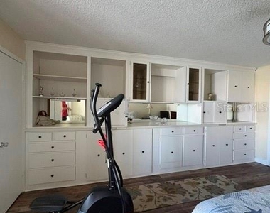 7920 Sun Island Drive S - Photo Thumbnail 11