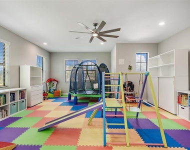 12316 Fitzroy Street - Photo Thumbnail 27