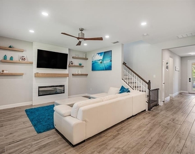 12316 Fitzroy Street - Photo Thumbnail 6