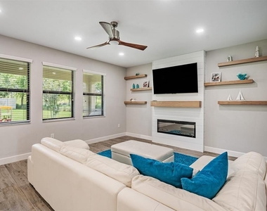 12316 Fitzroy Street - Photo Thumbnail 7