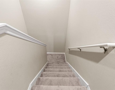 194 Argyll Drive - Photo Thumbnail 60