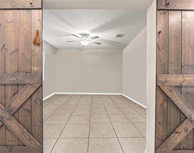 194 Argyll Drive - Photo Thumbnail 8