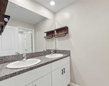 194 Argyll Drive - Photo Thumbnail 38