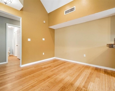 9156 Lake Chase Island Way - Photo Thumbnail 13