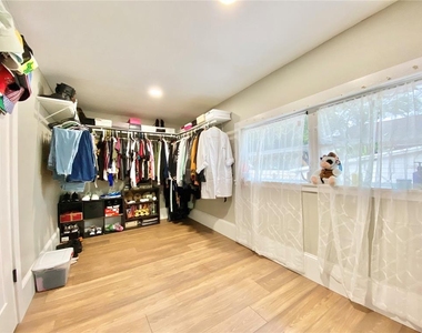 908 E 20th Avenue - Photo Thumbnail 9
