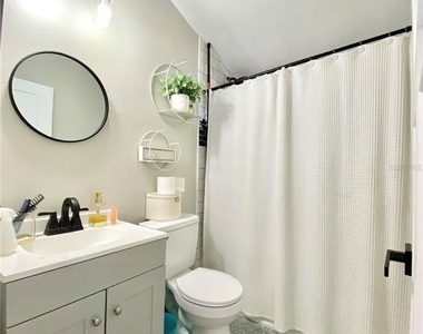 908 E 20th Avenue - Photo Thumbnail 6