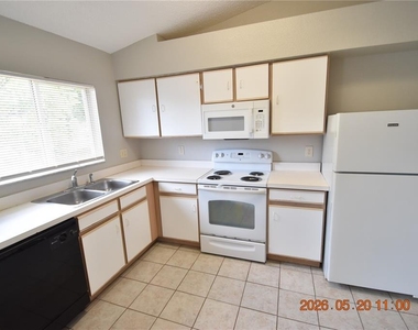 12116 Feldwood Creek Lane - Photo Thumbnail 11