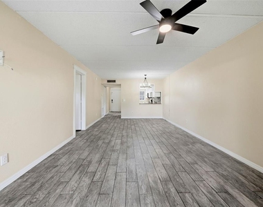 3821 N Oak Drive - Photo Thumbnail 6