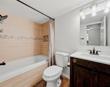 3821 N Oak Drive - Photo Thumbnail 17