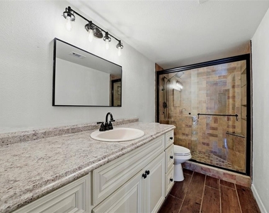 3821 N Oak Drive - Photo Thumbnail 14