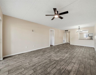 3821 N Oak Drive - Photo Thumbnail 5