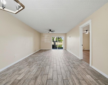 3821 N Oak Drive - Photo Thumbnail 4