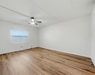 3821 N Oak Drive - Photo Thumbnail 10