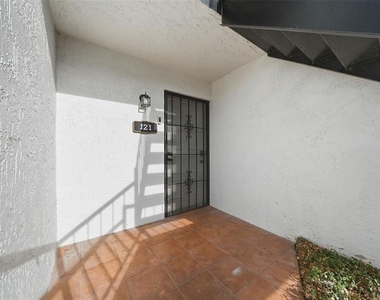 3821 N Oak Drive - Photo Thumbnail 1