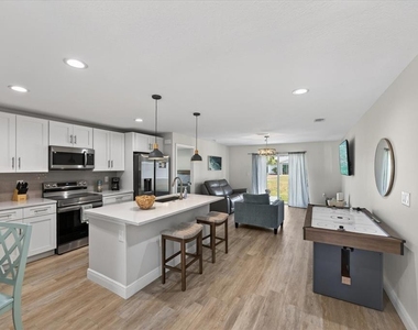 12114 Clarendon Avenue - Photo Thumbnail 23