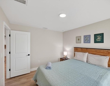 12114 Clarendon Avenue - Photo Thumbnail 3