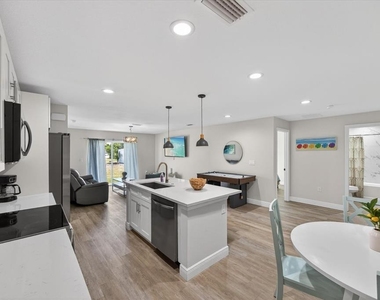 12114 Clarendon Avenue - Photo Thumbnail 2