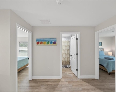 12114 Clarendon Avenue - Photo Thumbnail 10