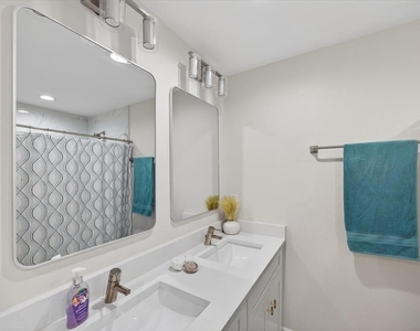 12114 Clarendon Avenue - Photo Thumbnail 8