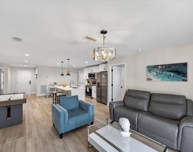 12114 Clarendon Avenue - Photo Thumbnail 17