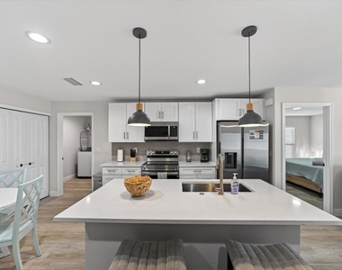 12114 Clarendon Avenue - Photo Thumbnail 20