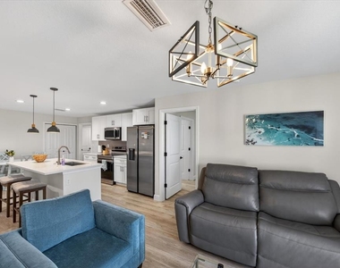 12114 Clarendon Avenue - Photo Thumbnail 24