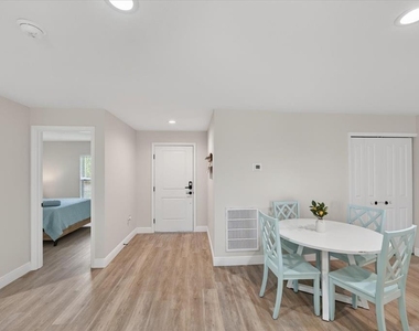 12114 Clarendon Avenue - Photo Thumbnail 13