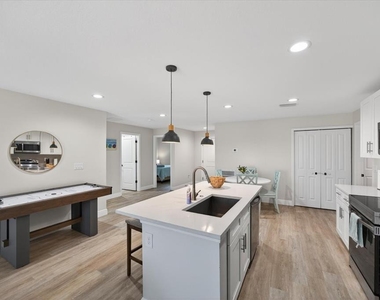 12114 Clarendon Avenue - Photo Thumbnail 6