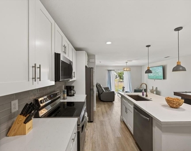 12114 Clarendon Avenue - Photo Thumbnail 12