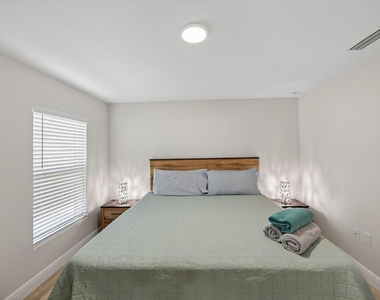 12114 Clarendon Avenue - Photo Thumbnail 14