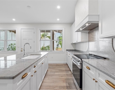 1623 31st Avenue N - Photo Thumbnail 12