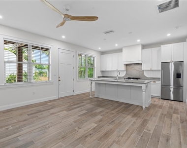 1623 31st Avenue N - Photo Thumbnail 6