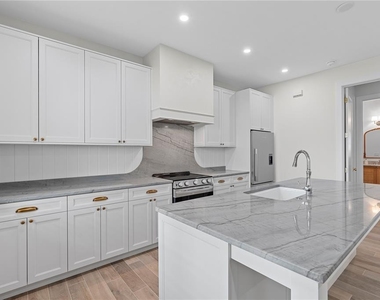 1623 31st Avenue N - Photo Thumbnail 10