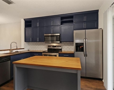 6367 Bayside Key Drive - Photo Thumbnail 17
