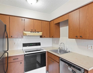 8124 Omaha Circle - Photo Thumbnail 12